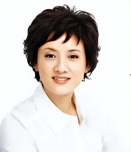 邓婕很有背景么,背景深厚，演艺事业璀璨夺目