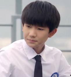 王源白色背景的照片,王源白色背景下的清新魅力