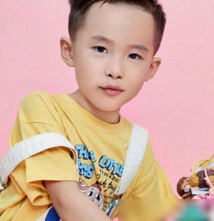 易烊个人资料,青春偶像的蜕变之路