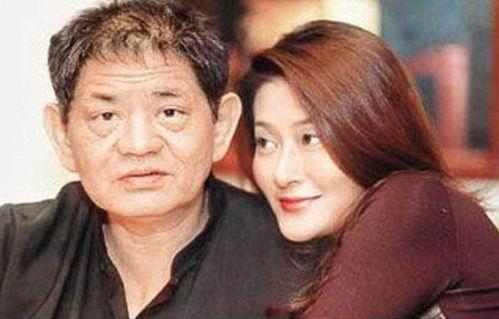 丘天和母亲丘艳照片,温馨家庭瞬间，母女情深映照时光